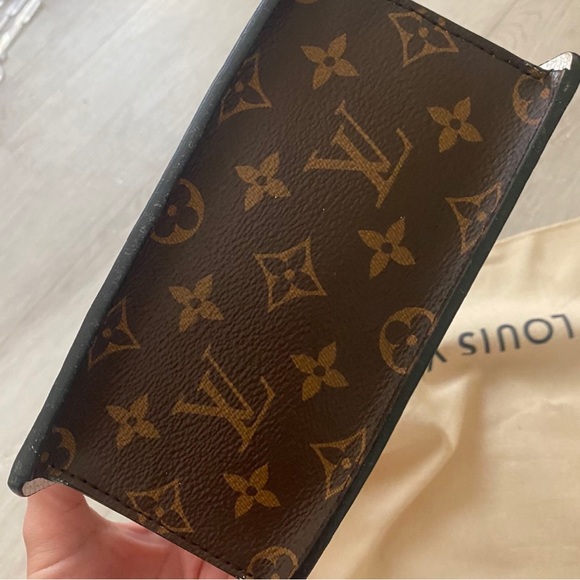 Louis Vuitton Handbag - Picture 3 of 6